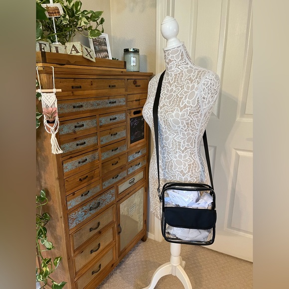 Clear Crossbody Satchel Handbag - Stadium Events- SZ LG - NWT - Picture 6 of 6
